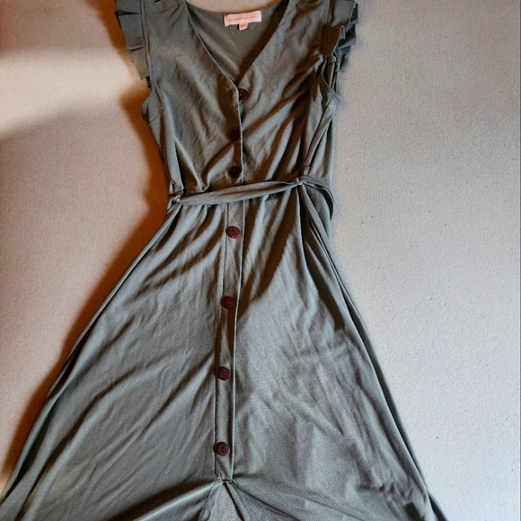 Robe - Picture 1 of 3